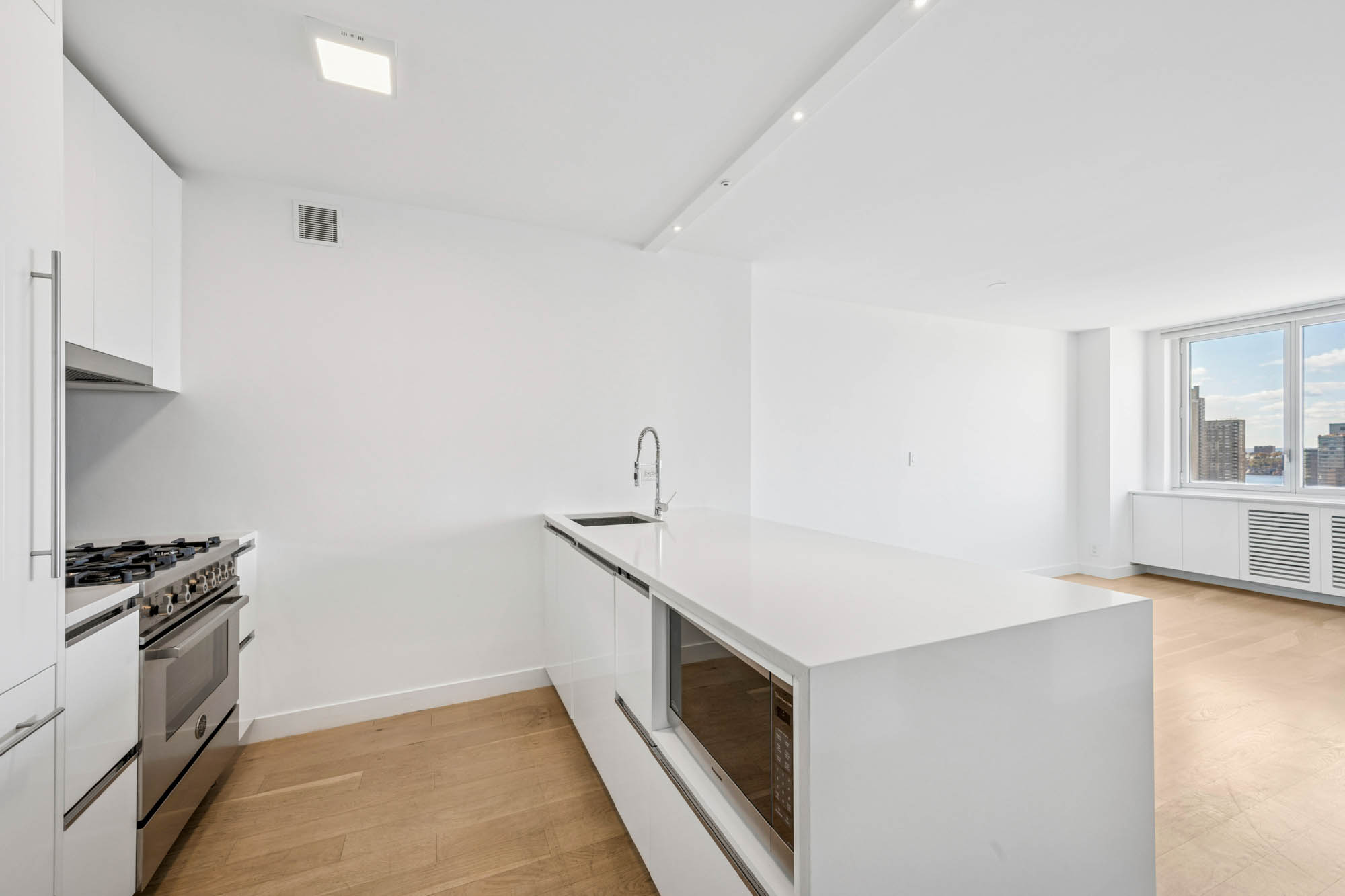 301 West 53rd Street, Unit 24B Manhattan, NY 10019 - Photo 2 of 19