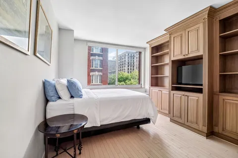 $1,650,000 | 250 West 90th Street, Unit 7H | Upper West Side