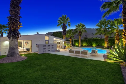 $1,075,000 | 406 East Desert Holly Circle, Palm Springs, CA 92262