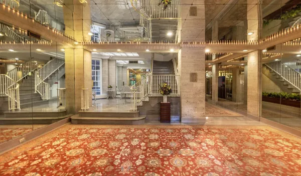 $8,895 | 101 West 55th Street, Unit 711 | Midtown Central