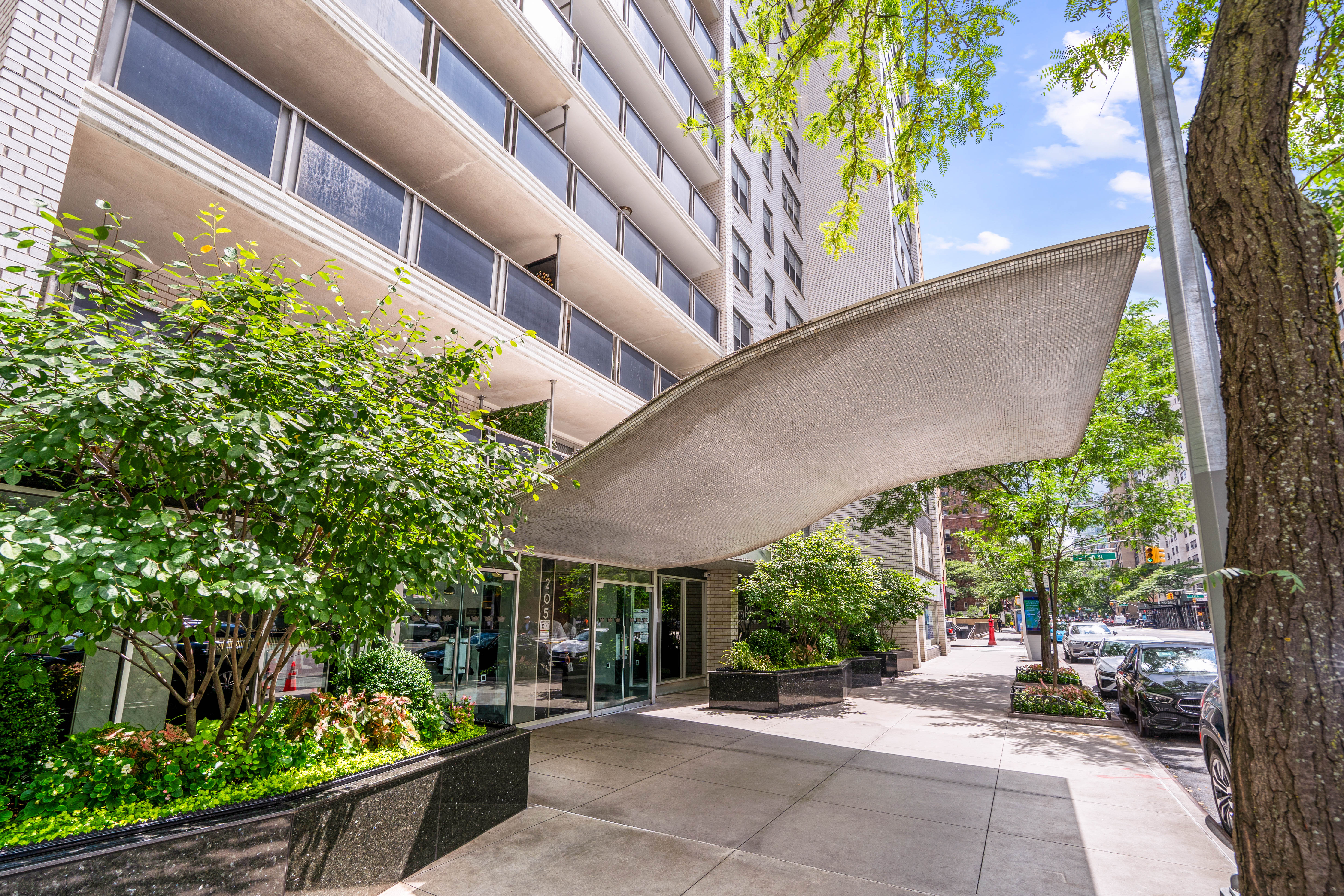 205 3rd Avenue, Unit 11T Manhattan, NY 10003 - Photo 14 of 20 a view of a garden with patio