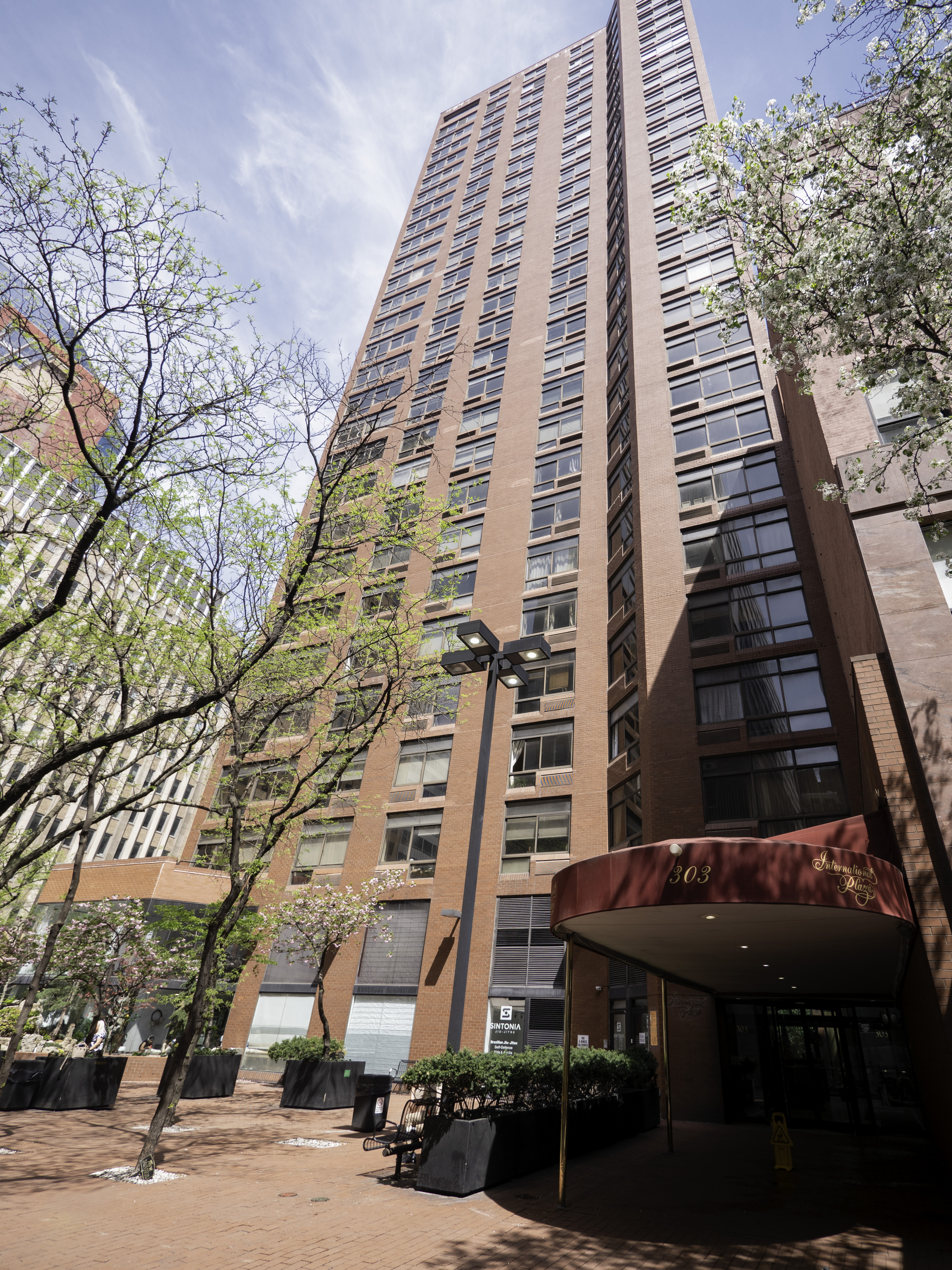 303 East 43rd Street, Unit 27A Manhattan, NY 10017 - Photo 13 of 17