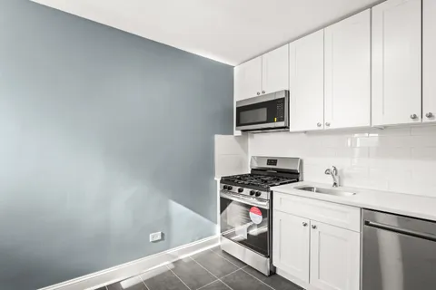 $200,000 | 5610 Netherland Avenue, Unit 4B | North Riverdale