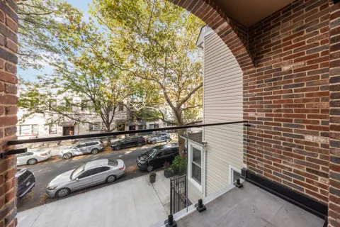$835,000 | 90 Herbert Street, Unit 3A | Williamsburg
