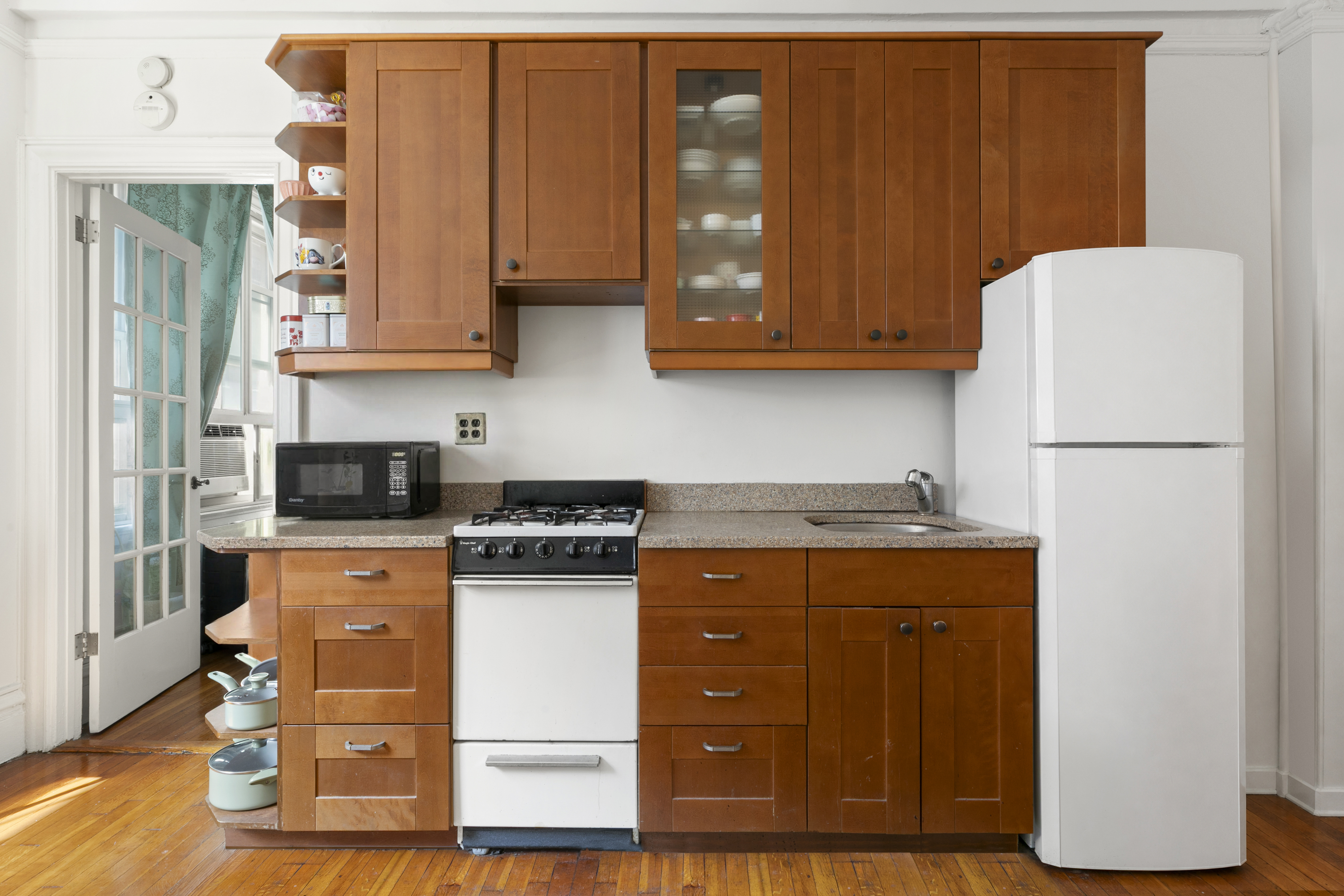 170 West 74th Street, Unit 409 Manhattan, NY 10023 - Photo 5 of 11 Gallery Image 5