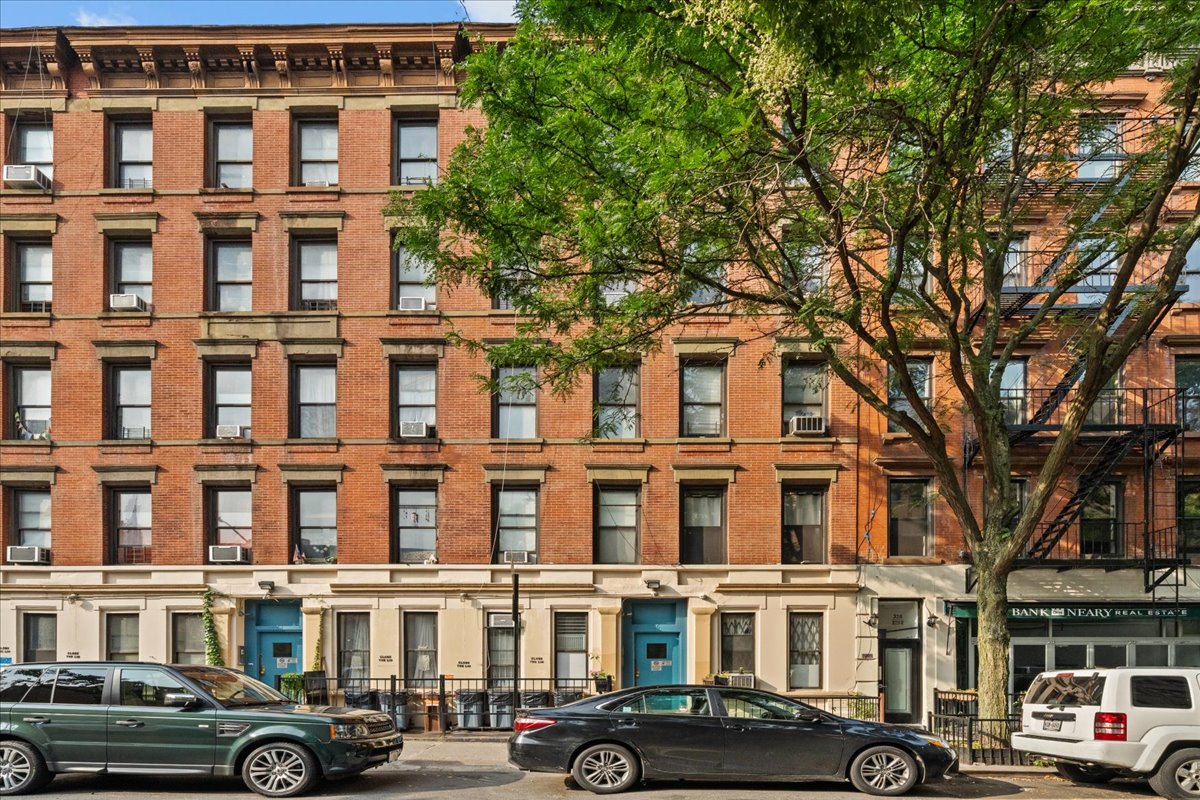 326 West 17th Street, Unit 3E Manhattan, NY 10011 - Photo 2 of 8 a building view