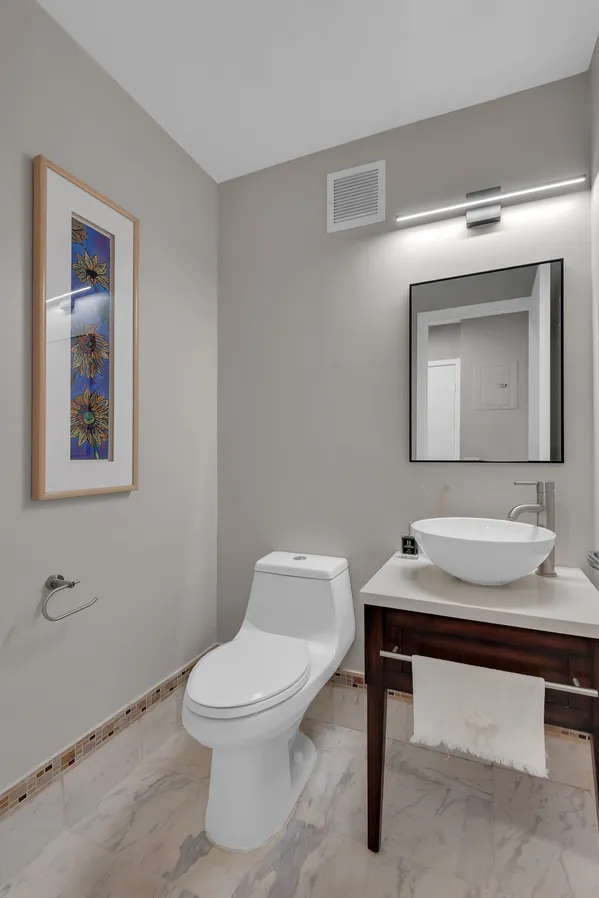 $1,275,000 | 2373 Broadway, Unit 922 | Upper West Side
