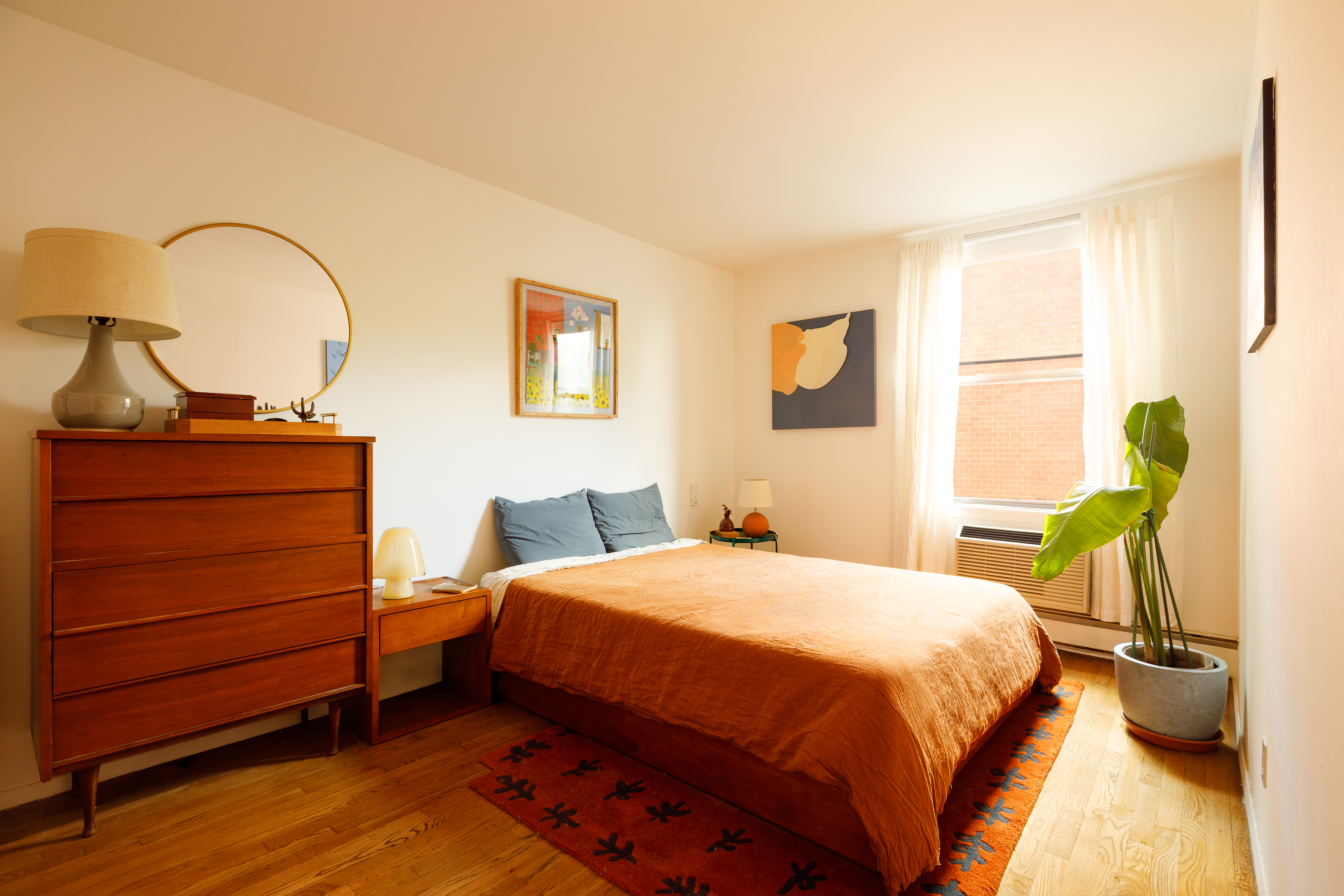 211 Berry Street, Unit 2 Brooklyn, NY 11249 - Photo 5 of 7 a bedroom with a bed and a dresser