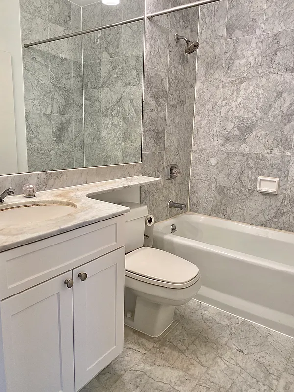 200 East 89th Street, Unit 21G Manhattan, NY 10128 - Photo 5 of 11