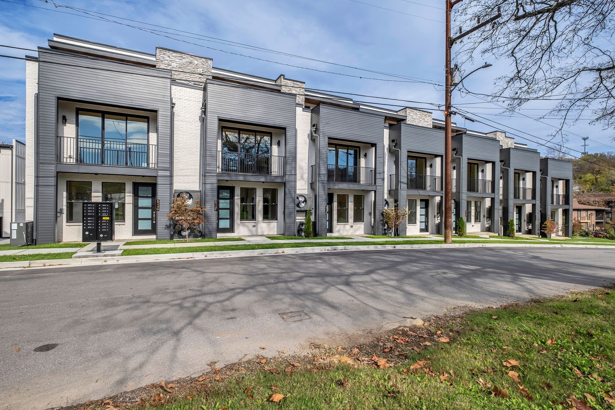 824 Watts Lane, Unit B Nashville, TN 37209 - Photo 20 of 23 front view of a brick building