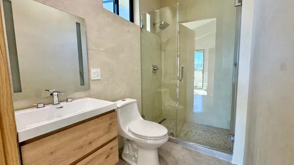 $7,995 | Yarmouth Avenue, Encino, CA 91316