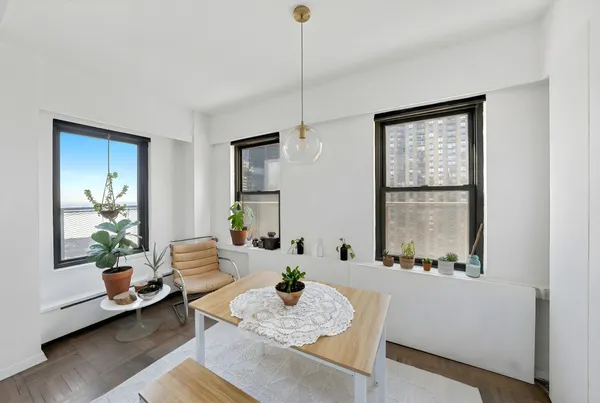 $899,000 | 2 Tudor City Place, Unit 15AS | Murray Hill