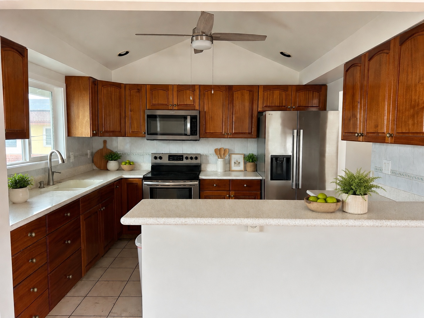 1433 Kamehameha IV Road Honolulu, HI 96819 - Photo 6 of 19 Gallery Image 6