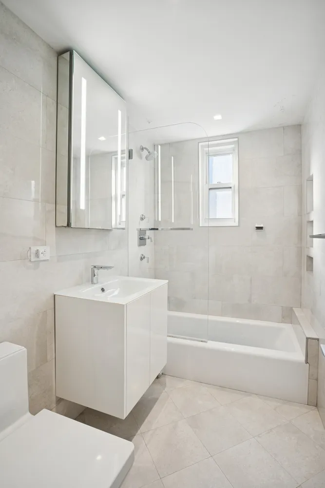 a view of bathroom with bathtub and mirror