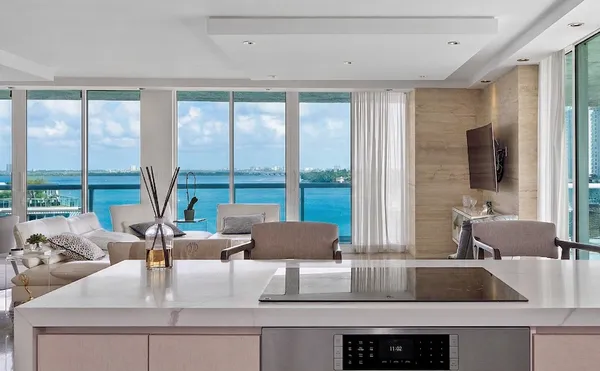 $3,900,000 | 10 Venetian Way, Unit 804, Miami Beach, FL 33139