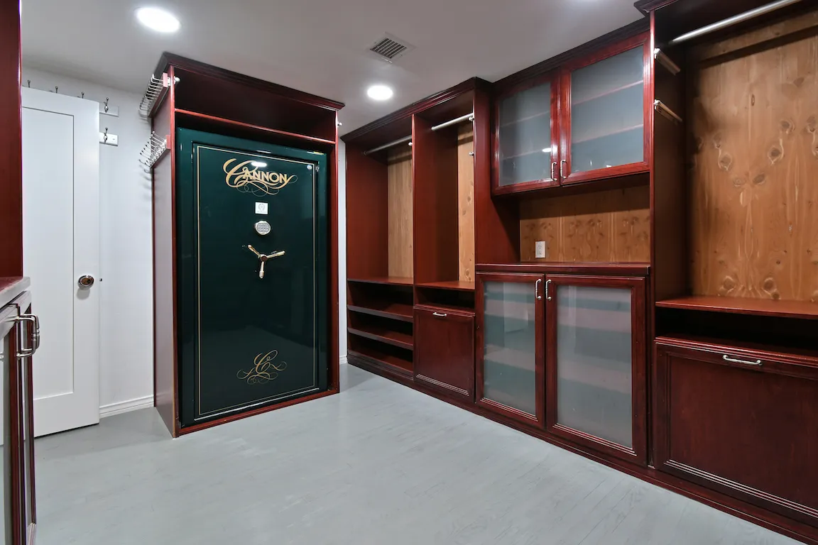 $2,599,000 | 4053 Harclare Lane, Encino, CA 91436