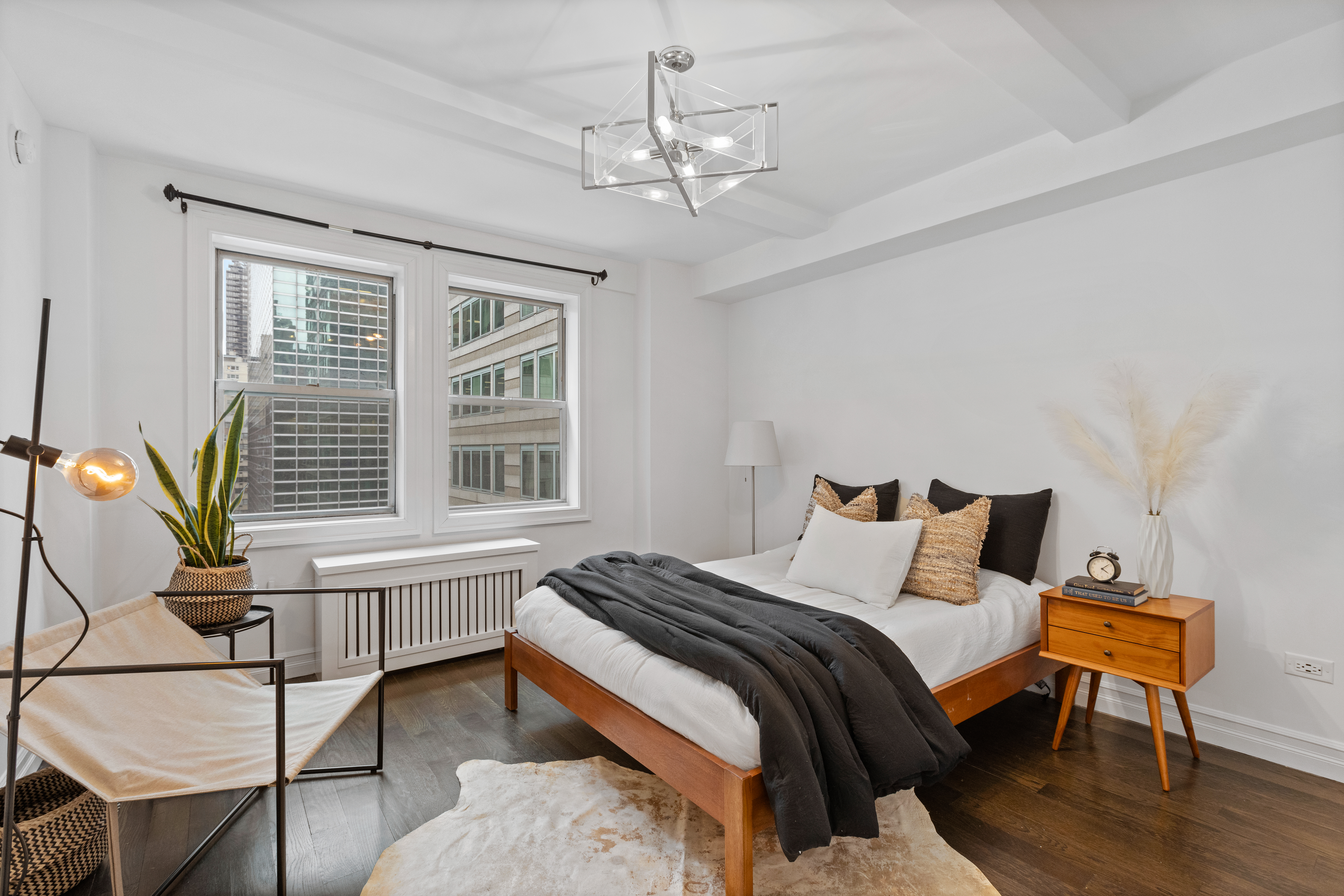 321 East 43rd Street, Unit 812 Manhattan, NY 10017 - Photo 4 of 11