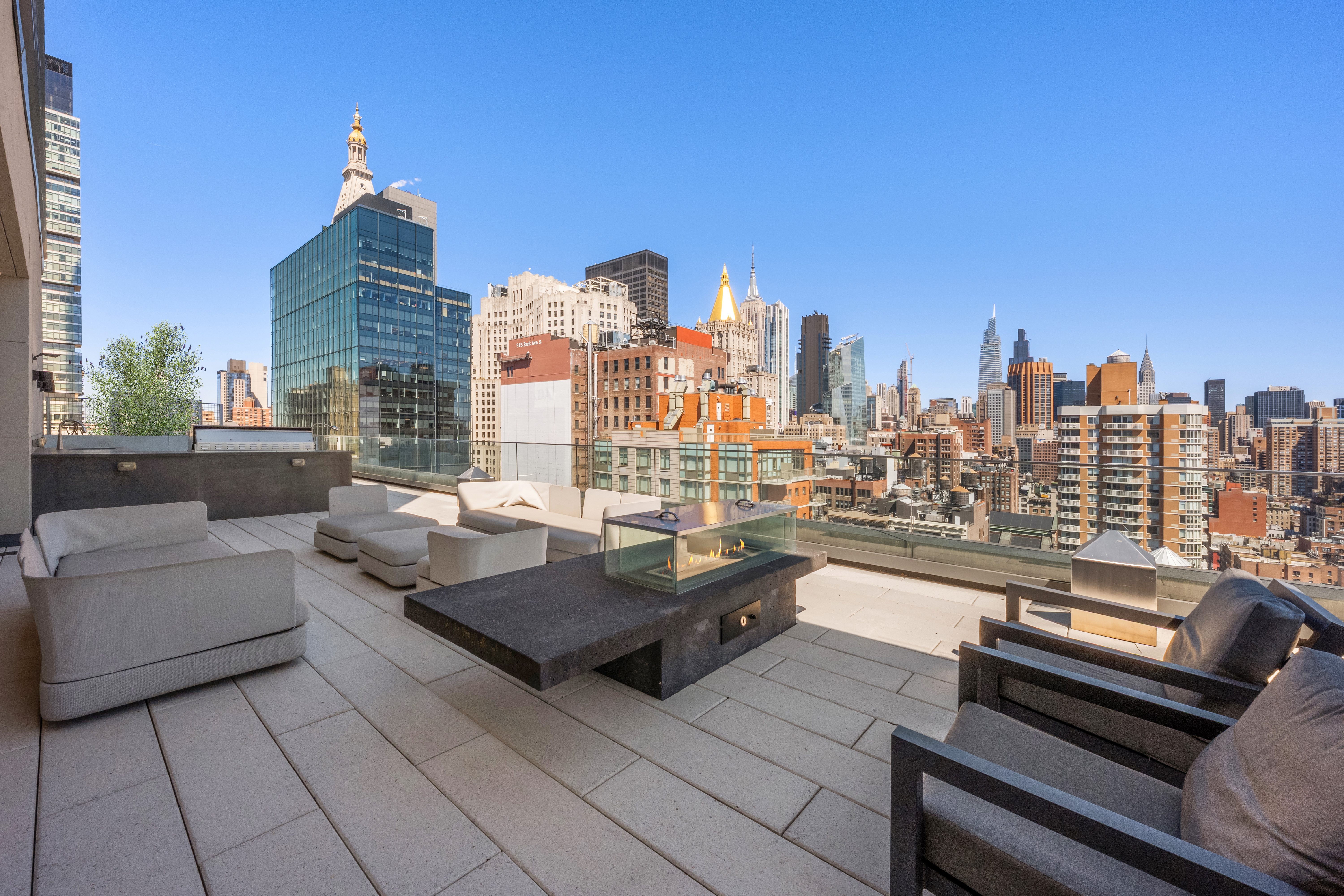 121 East 22nd Street, Unit N1405 Manhattan, NY 10010 - Photo 13 of 19 a view of a terrace with seating area