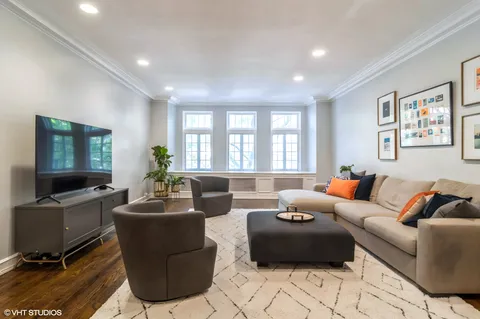 $475,000 | 415 West Aldine Avenue, Unit 2B, Chicago, IL 60657