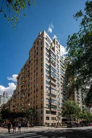 $1,400,000 | 860 5th Avenue, Unit 5L | Lenox Hill