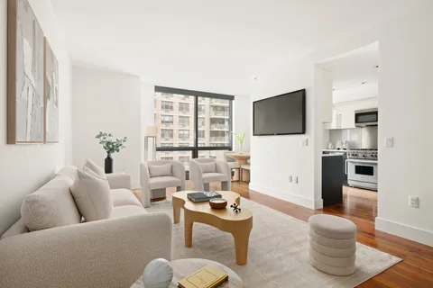 $1,795,000 | 300 East 79th Street, Unit 4C | Upper East Side