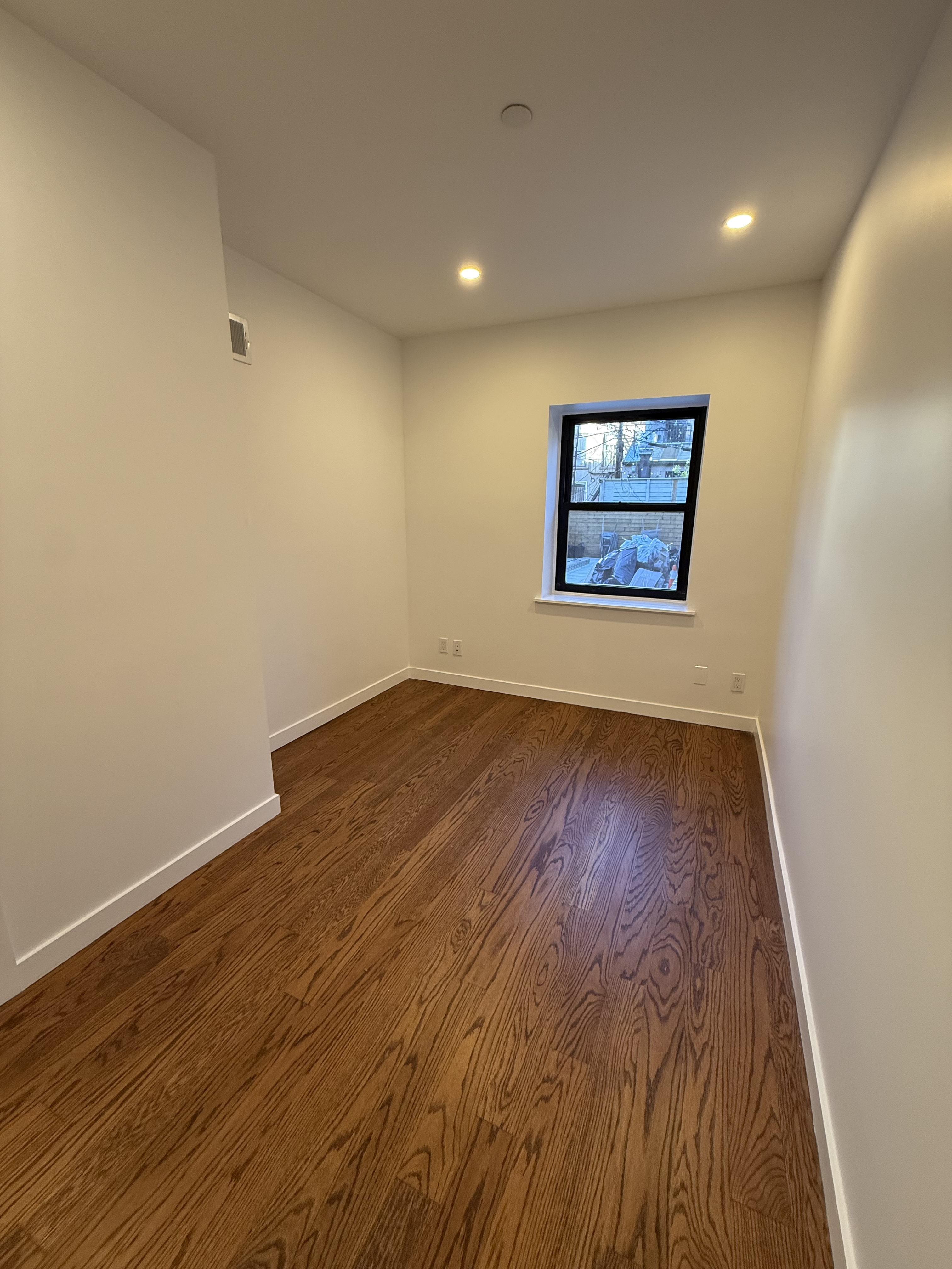 109 President Street, Unit 1 Brooklyn, NY 11231 - Photo 10 of 16 a view of an empty room