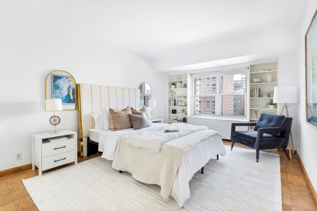 $799,000 | 220 East 60th Street, Unit 14B | Lenox Hill