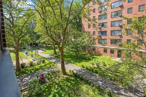 $389,000 | 21-80 33rd Road, Unit 3C | Astoria