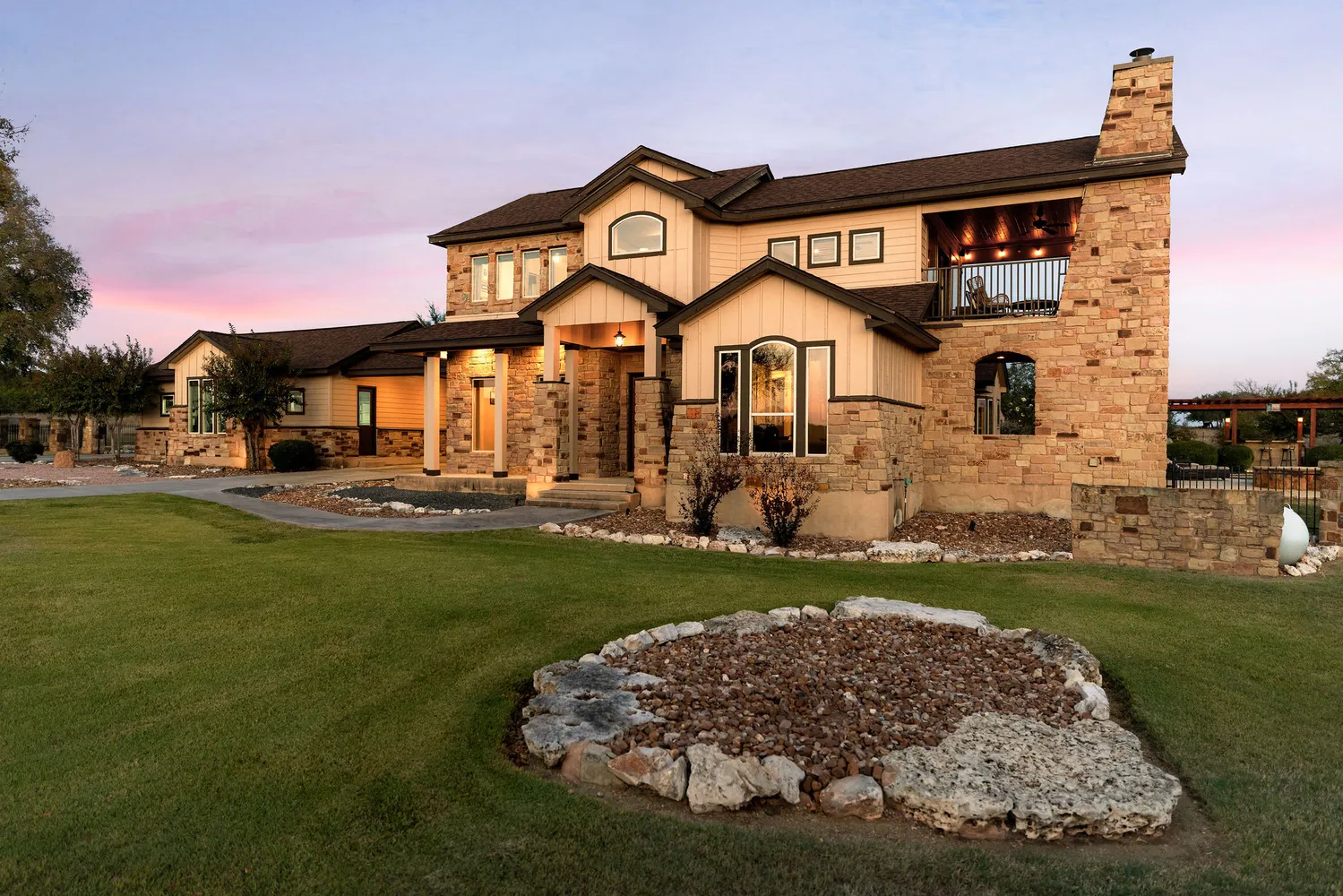 $1,285,000 | 309 Hacienda Place, Dripping Springs, TX 78620