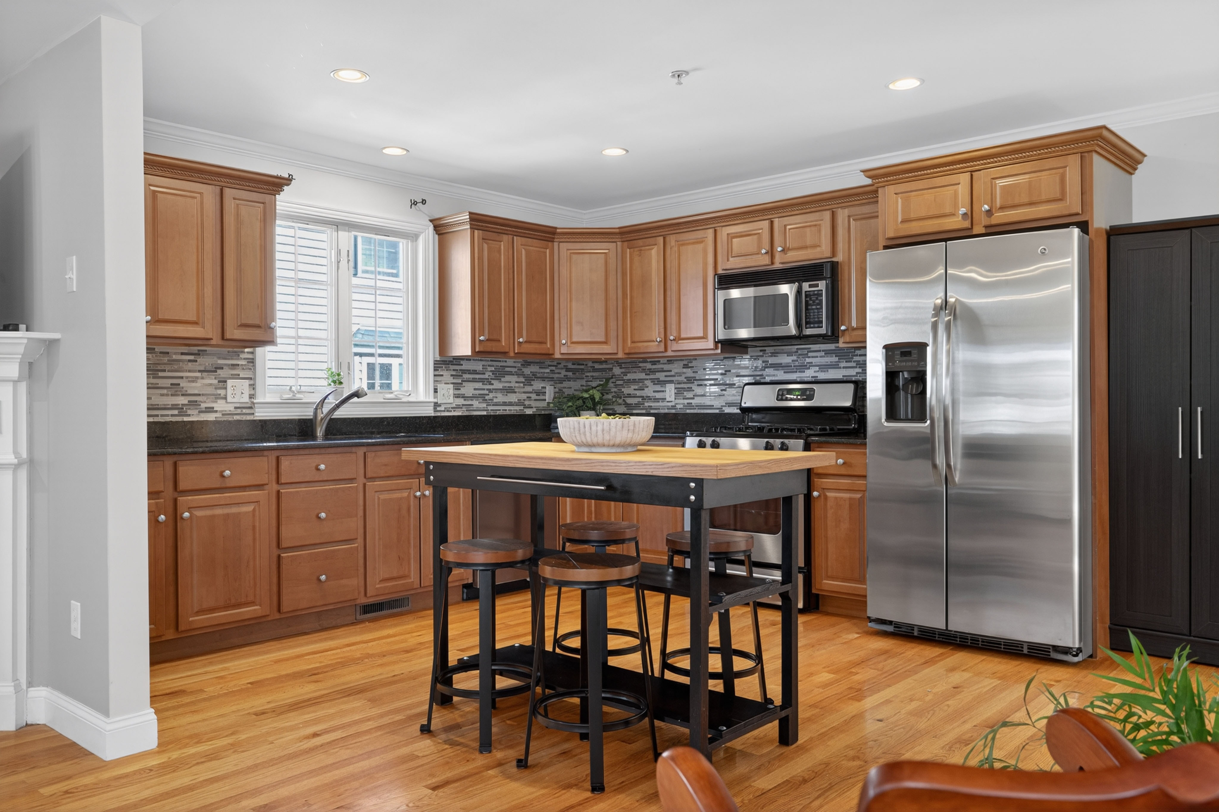 36 Prospect Street Waltham, MA 02453 - Photo 3 of 21