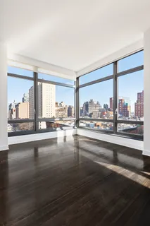 $2,100,000 | 450 East 83rd Street, Unit 8B | Upper East Side
