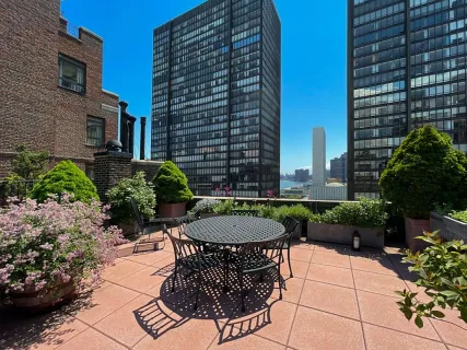 $585,000 | 10 Mitchell Place, Unit 9F | Midtown East