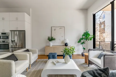 $649,000 | 381 East Greenbriar Lane, Unit 401, Dallas, TX 75208