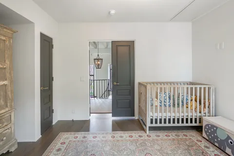 a view of entryway with livingroom