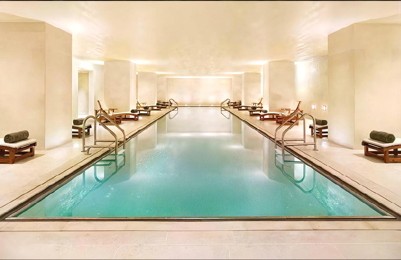 20 Pine Street, Unit 805 Manhattan, NY 10005 - Photo 4 of 8 a view of a living room and kitchen