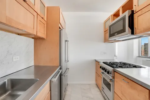 $1,995,000 | 360 East 88th Street, Unit 33B | Upper East Side