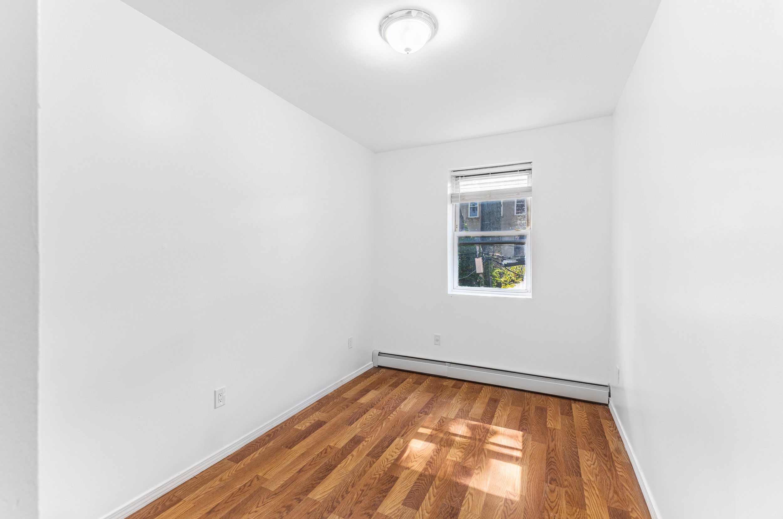 434 Lexington Avenue Brooklyn, NY 11221 - Photo 5 of 22 an empty room with a window