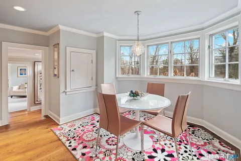 $2,698,000 | 135 Comstock Hill Road, New Canaan, CT 06840