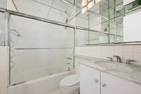 $1,285,000 | 25 Sutton Place South, Unit 16B | Sutton Place