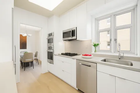 $1,995,000 | 20 East 9th Street, Unit 7V | Greenwich Village