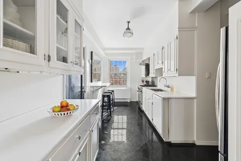 $1,895,000 | 520 East 86th Street, Unit 9B | Upper East Side