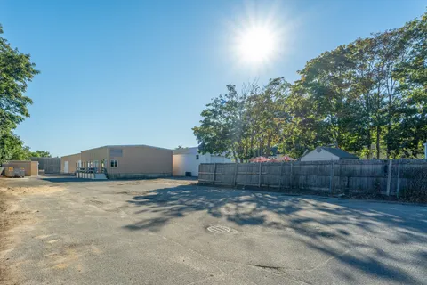 $24,750,000 | 3 Railroad Avenue, East Hampton, NY 11937