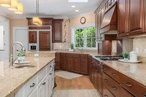 Contact Agent | 5601 Vernon Place, Bethesda, MD 20817
