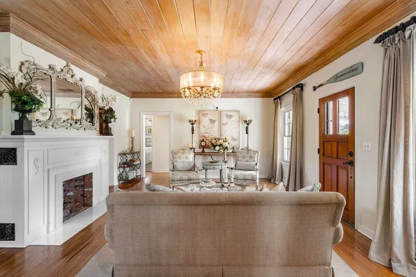 $2,400,000 | 521 North Swinton Avenue, Delray Beach, FL 33444