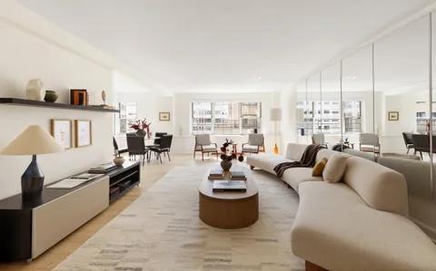 $3,700,000 | 1025 5th Avenue, Unit 11EN | Upper East Side