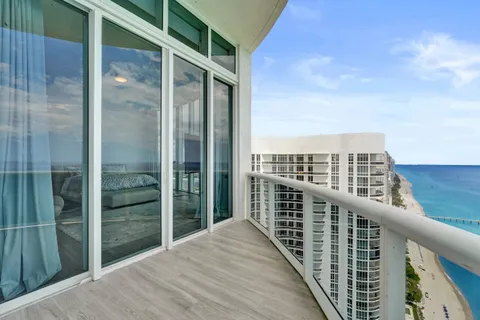 $3,149,000 | 15901 Collins Avenue, Unit 4301, Sunny Isles Beach, FL 33160