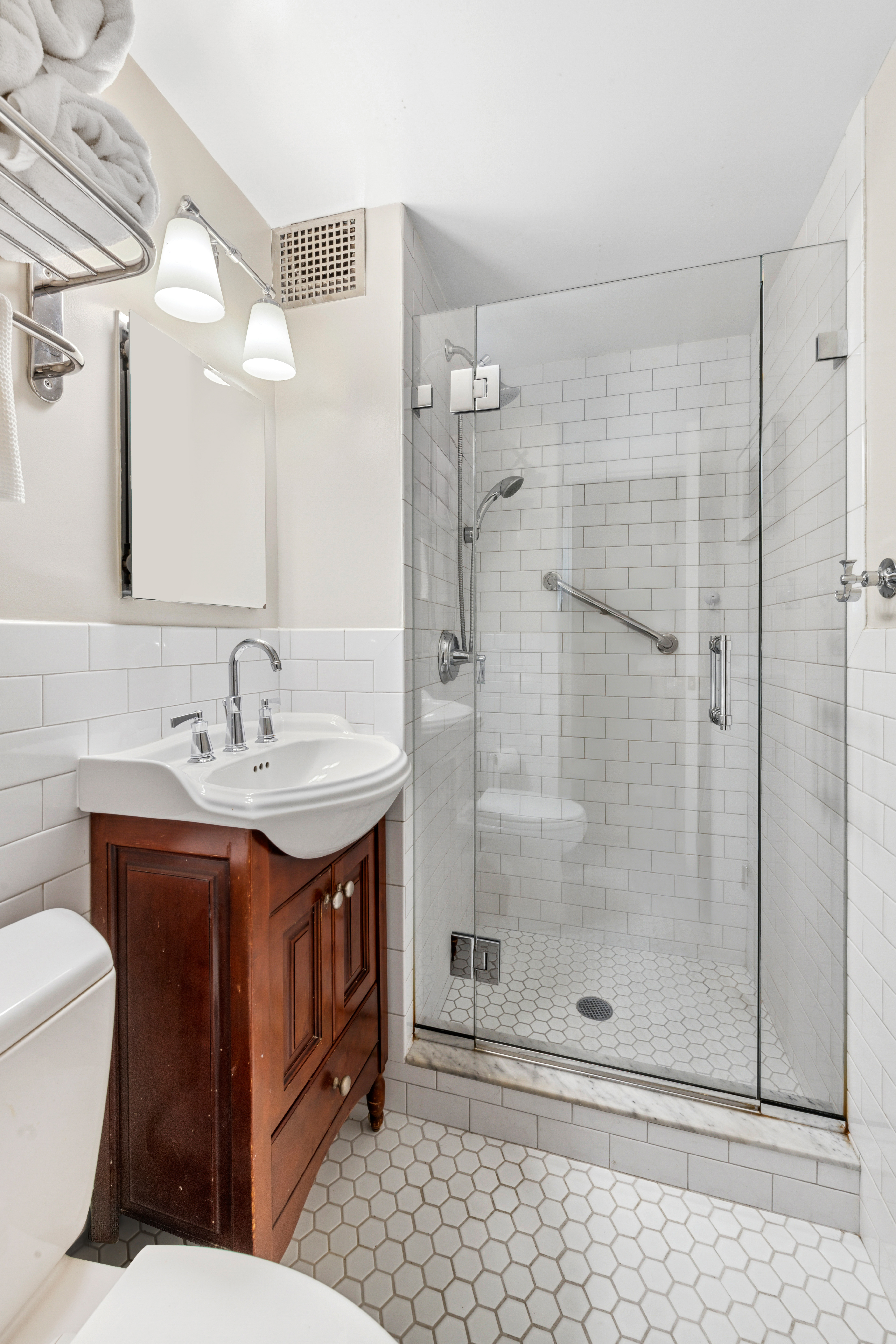 174 East 74th Street, Unit 3D Manhattan, NY 10021 - Photo 10 of 11 Gallery Image 10