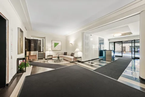 $2,600,000 | 177 East 77th Street, Unit PHC | Upper East Side
