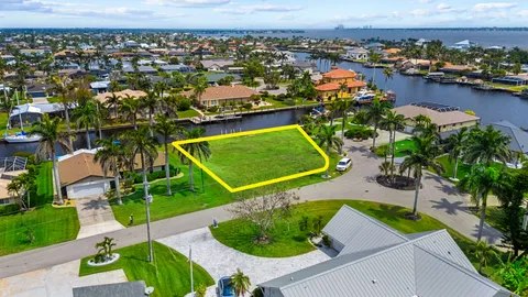 $580,000 | 1939 Southeast 37th Terrace, Cape Coral, FL 33904