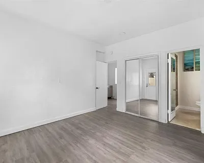 $3,800,000 | 2822 Pine Tree Drive, Miami Beach, FL 33140